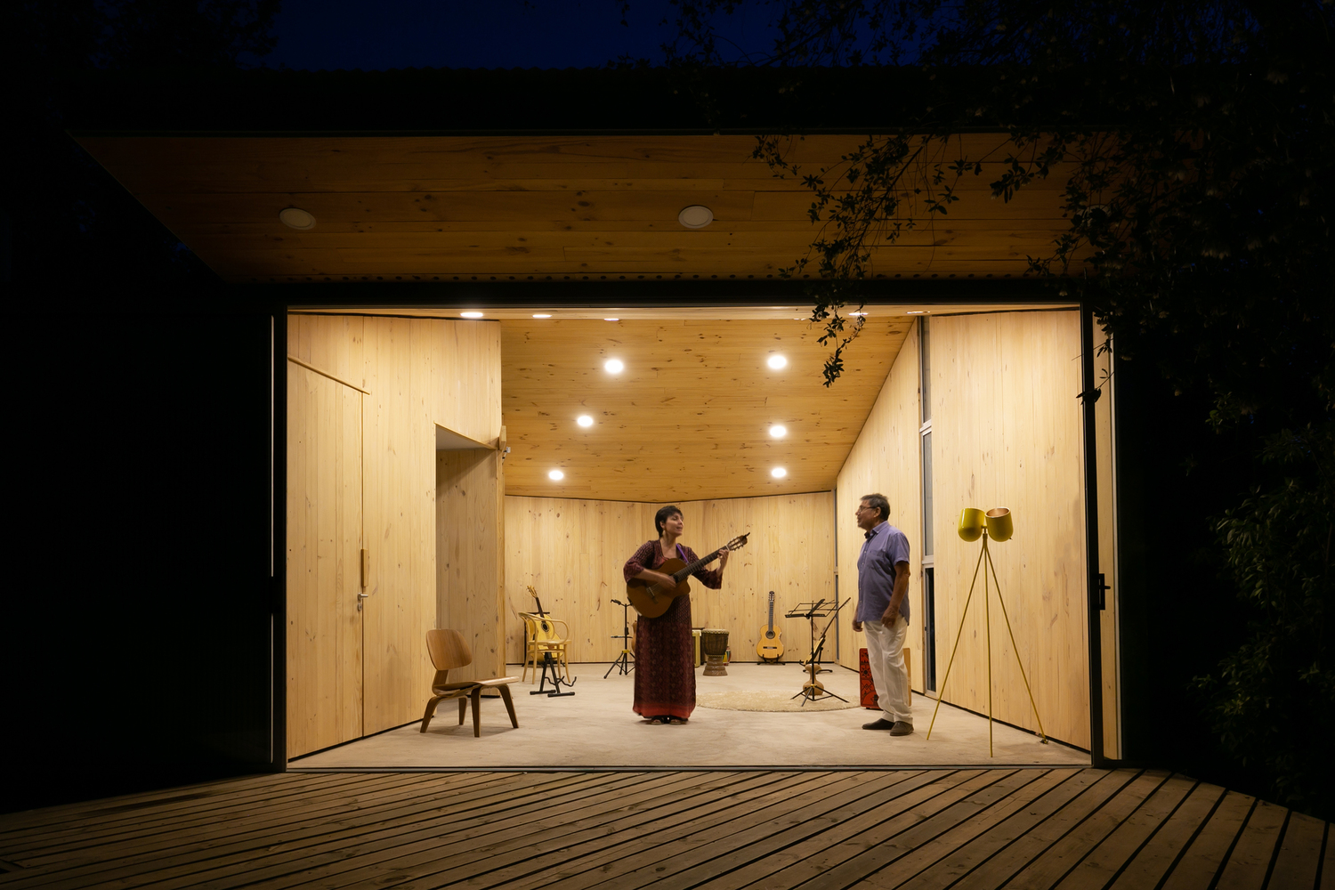 Casa de Música — sala de música con planos no paralelos para control acústico, arquitecto Alejandro Soffia